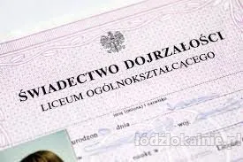 Oferujemy średnie maturę i dyplomy uczelni.